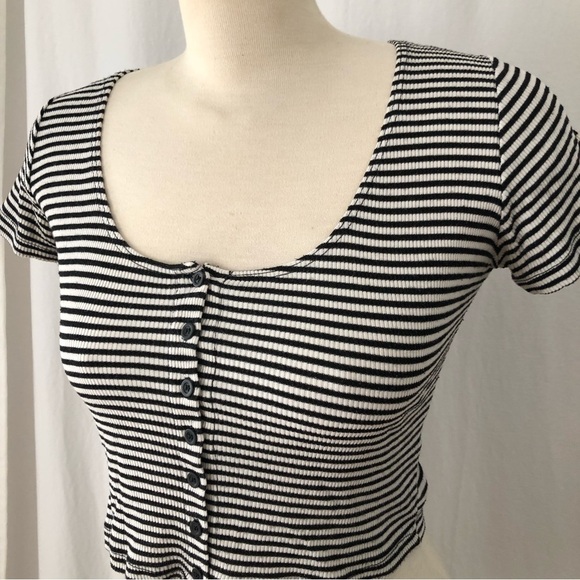 ⭐️2/$20⭐️ BRANDY MELVILLE striped cropped tee. Size small. - Picture 3 of 11